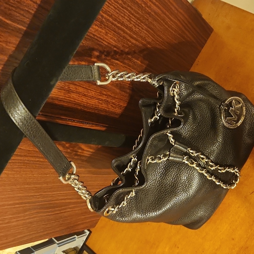 Beautiful Michael Kors Purse - Picture 4 of 8